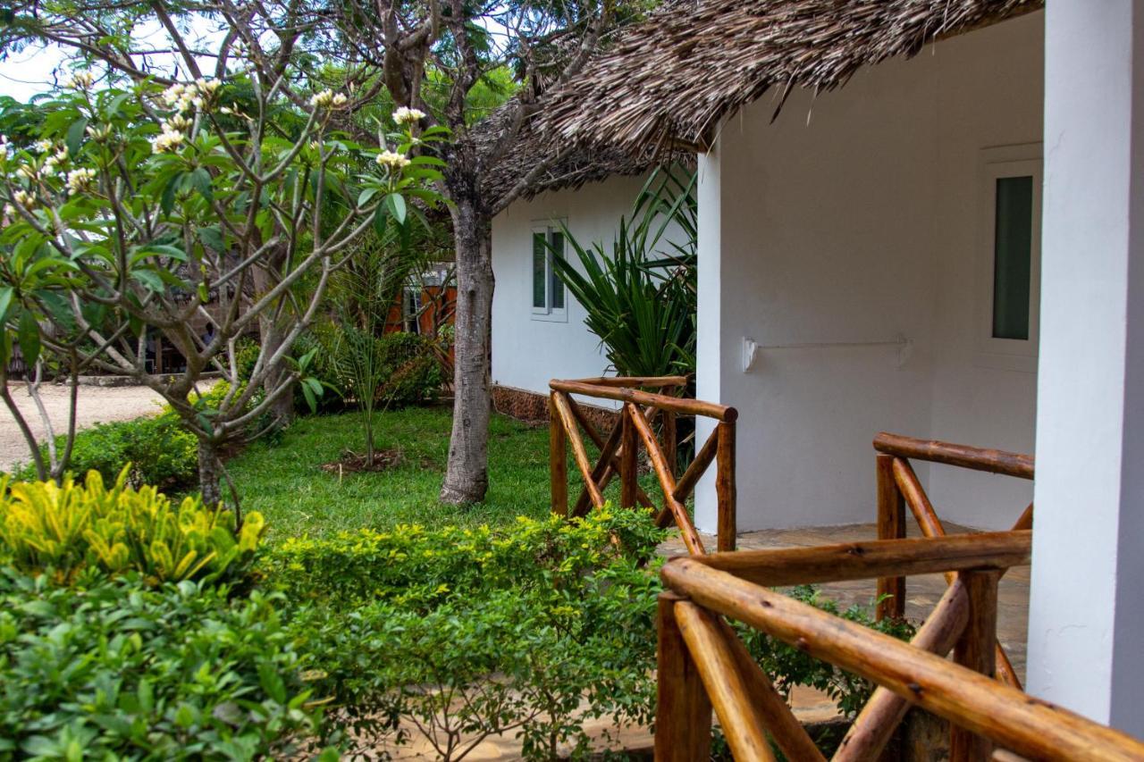 Kibanda Lodge And Beach Club Нунгви Екстериор снимка