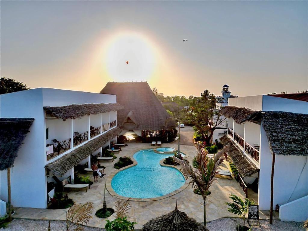 Kibanda Lodge And Beach Club Нунгви Екстериор снимка