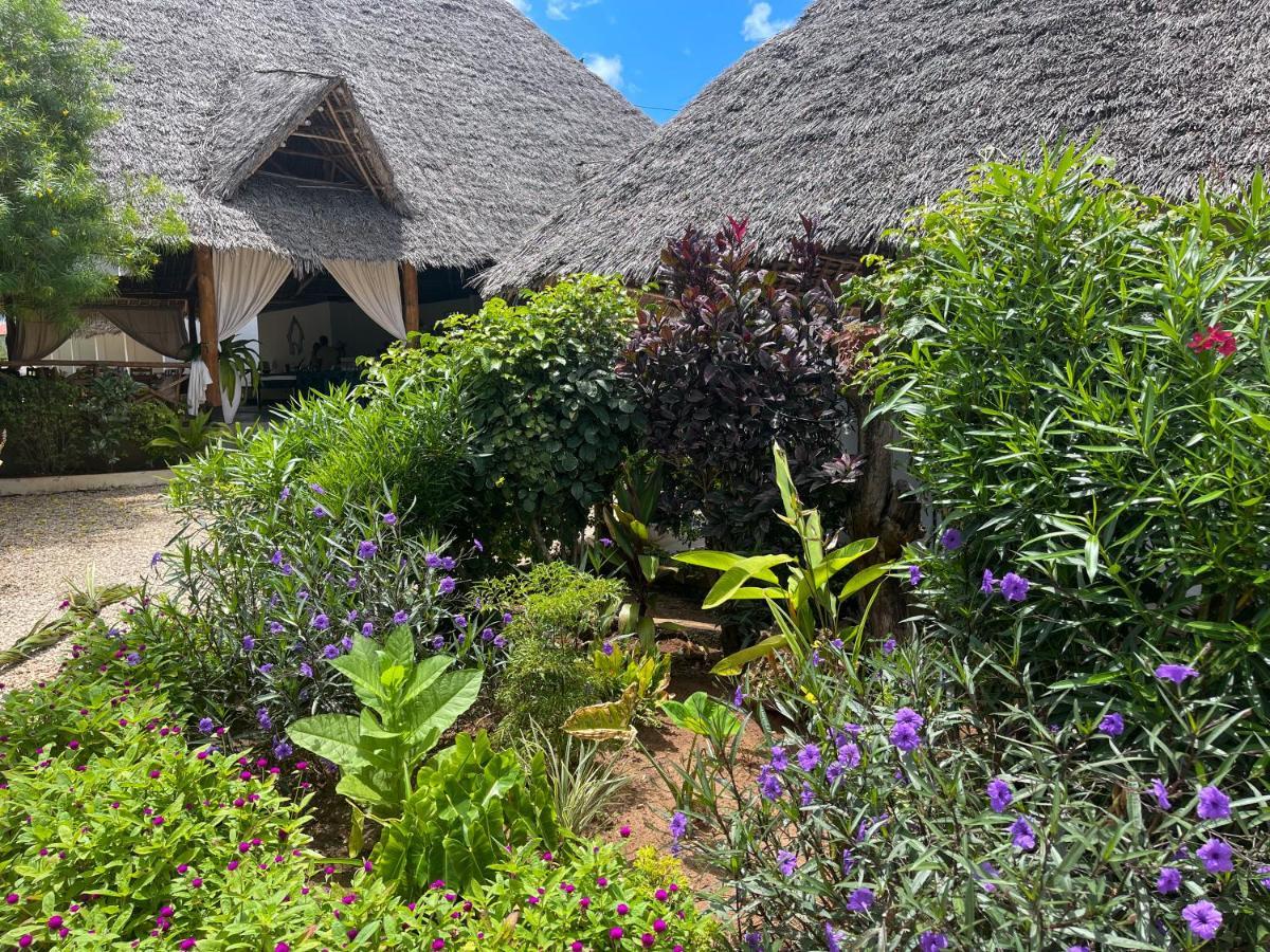 Kibanda Lodge And Beach Club Нунгви Екстериор снимка