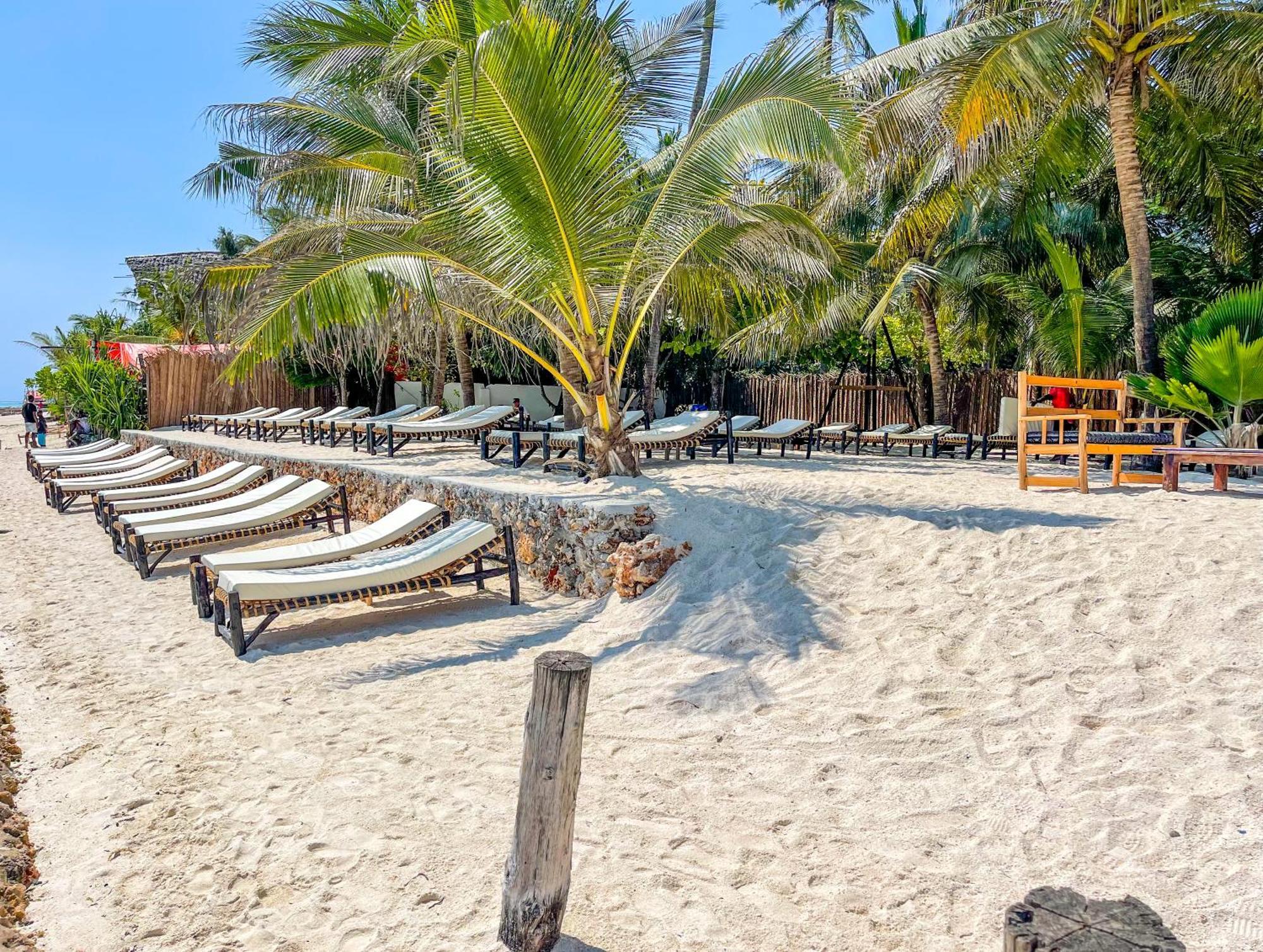 Kibanda Lodge And Beach Club Нунгви Екстериор снимка